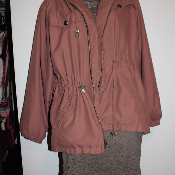 MAUVE HOODED LIGHT JACKET EXCELLENT CONDITION - Picture 2 of 3